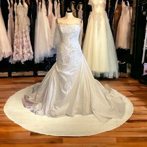 NWT Blue by Enzoani Avery Wedding Dress - Size 12 Strapless